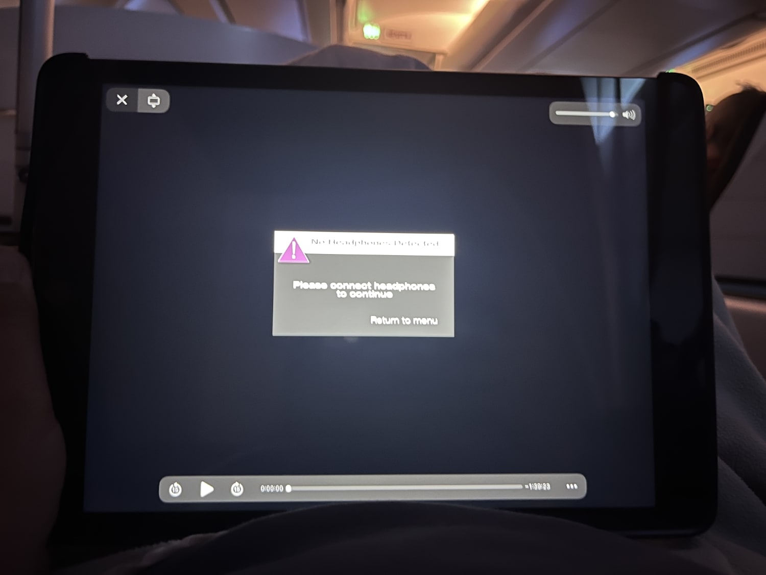 hawaiian airlines business class a330 entertainment tablet headphones disconnected message