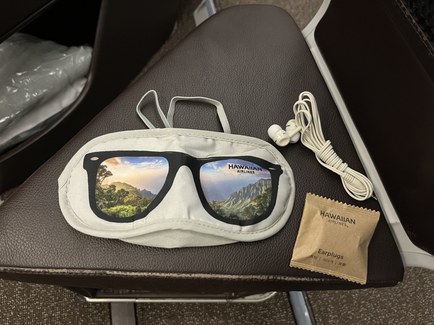 hawaiian airlines business class a330 eyemask with amenities