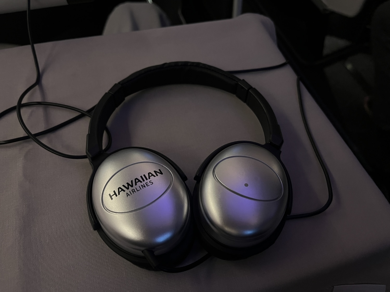 hawaiian airlines business class a330 headphones