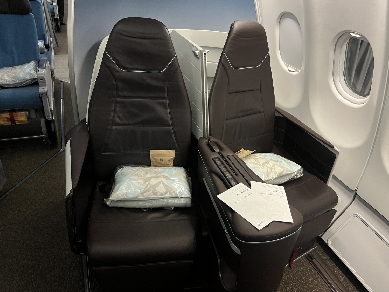 hawaiian airlines business class a330 pair of seats