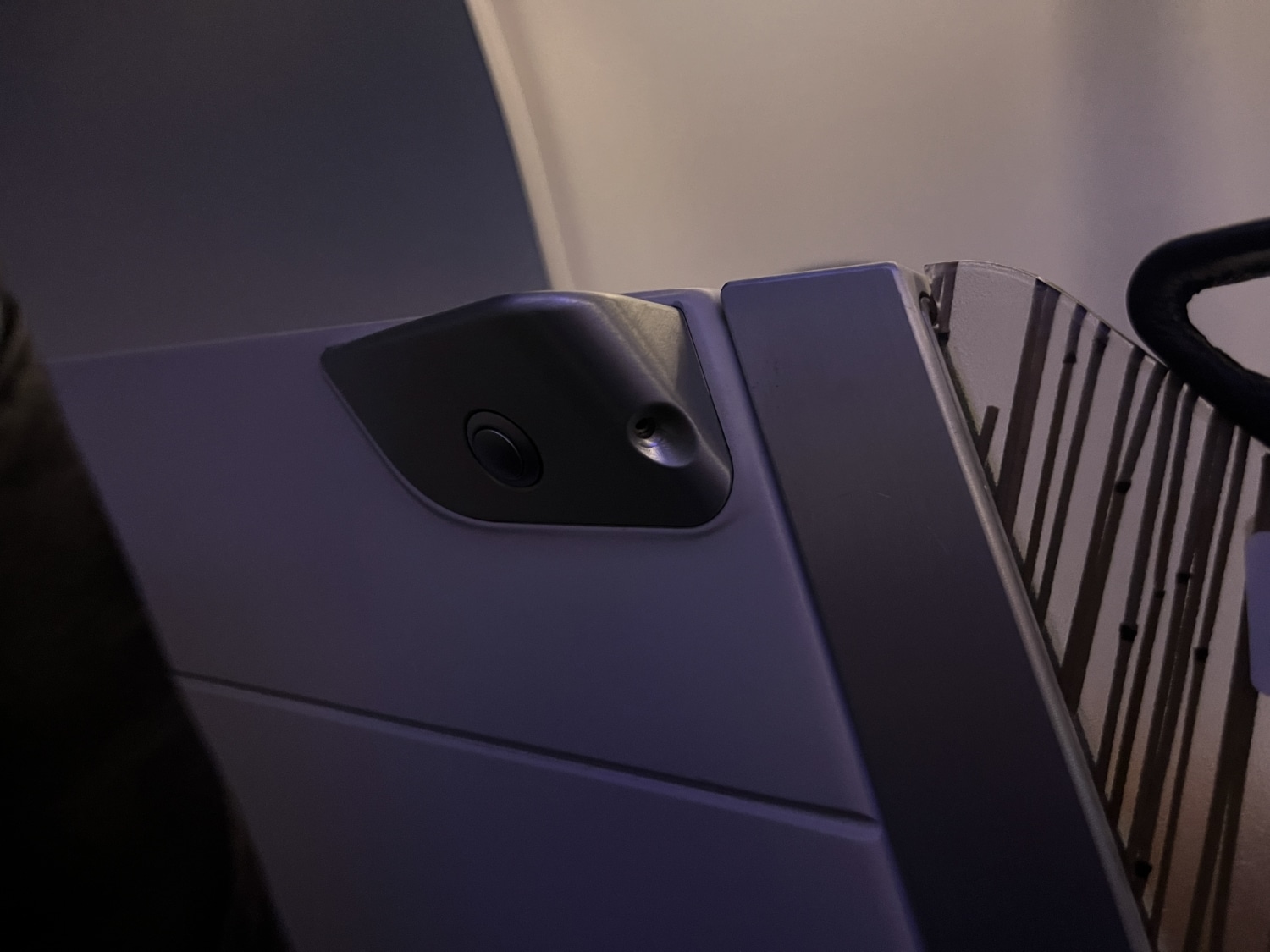 hawaiian airlines business class a330 seat light