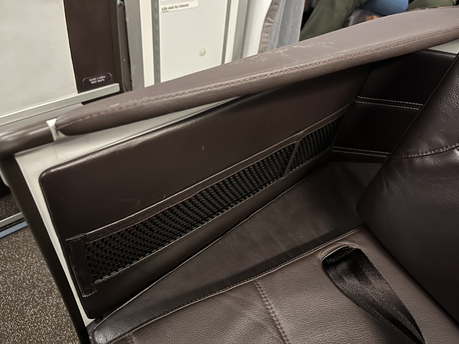 hawaiian airlines business class a330 seat right armrest