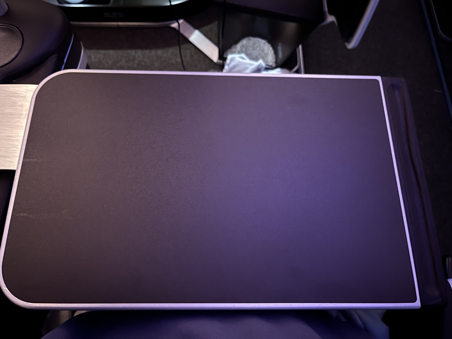 hawaiian airlines business class a330 tray table