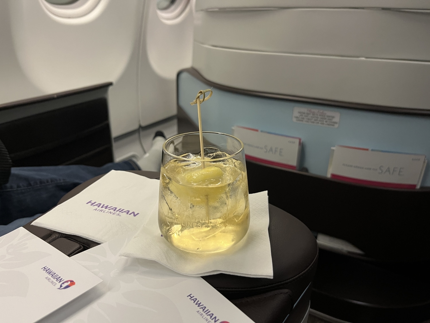hawaiian airlines business class a330 welcome beverage
