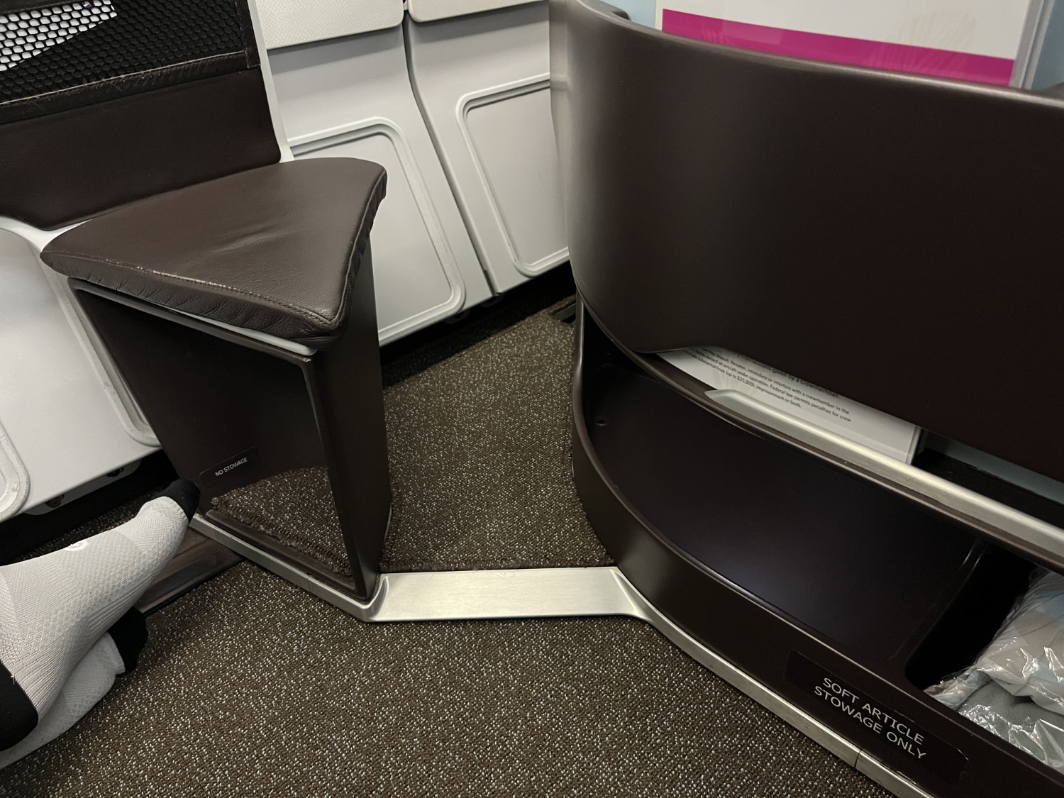 hawaiian airlines business class a330 window seat footwell