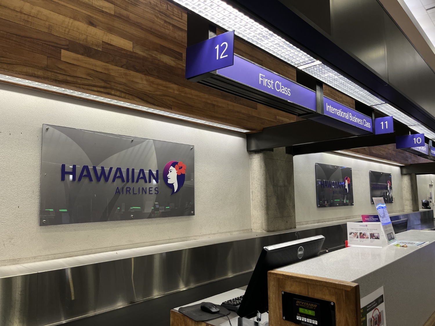 hawaiian airlines check-in area