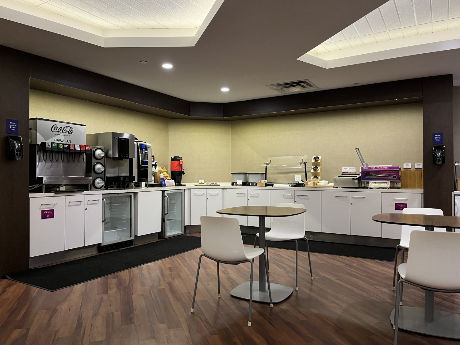 hawaiian airlines plumeria lounge seating 1