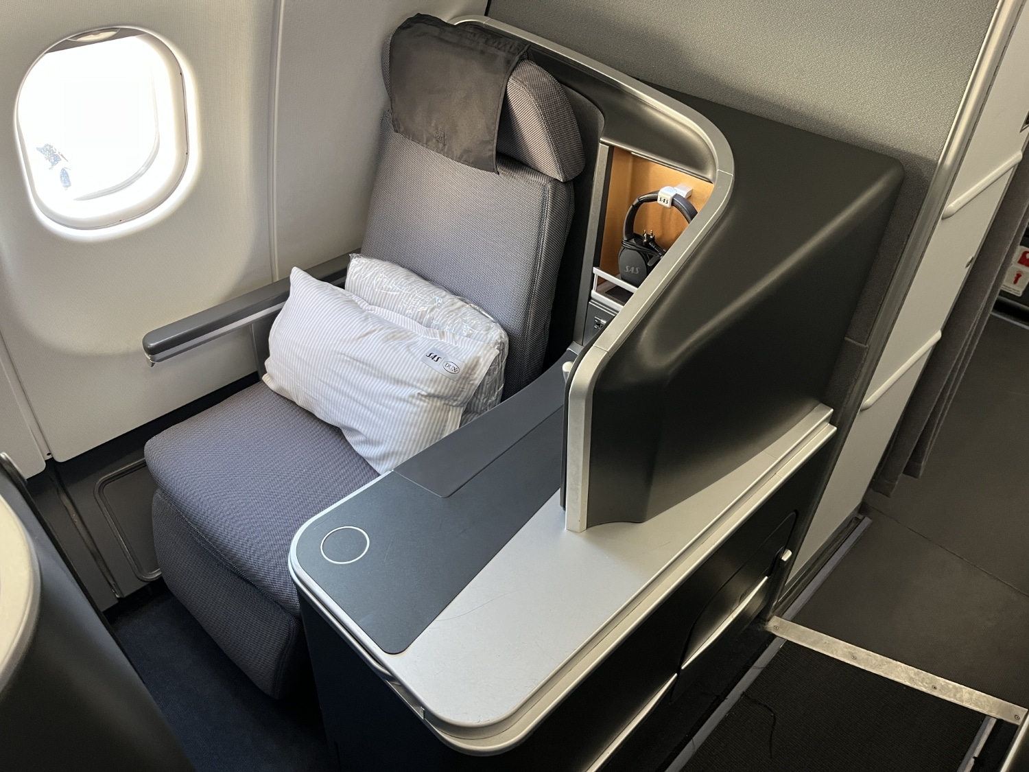 sas business class a330 seat overview