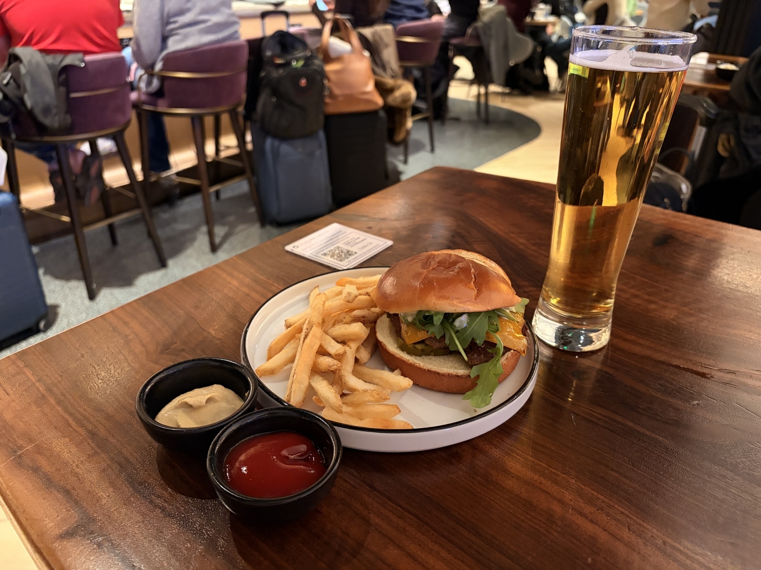 chase sapphire lounge boston airport burger with beer