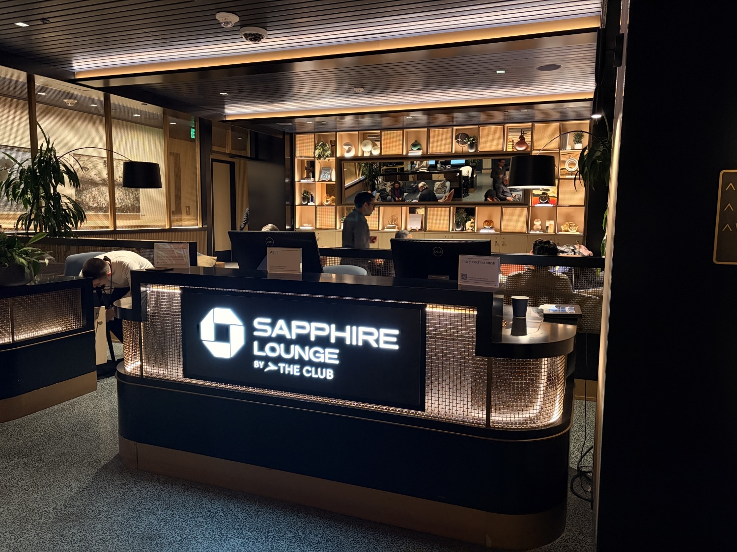 chase sapphire lounge boston airport check-in desk