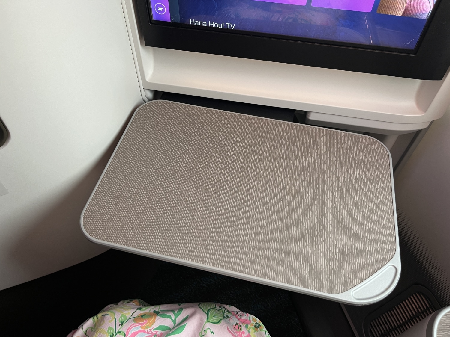 hawaiian airlines first class leihoku suite tray table fully extended