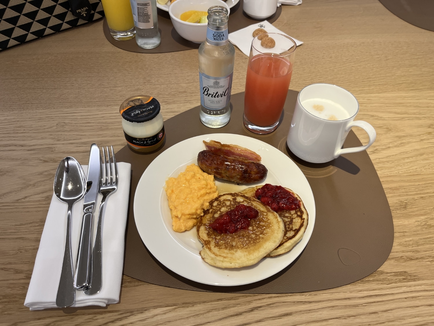 jw marriott grosvenor house london breakfast plated