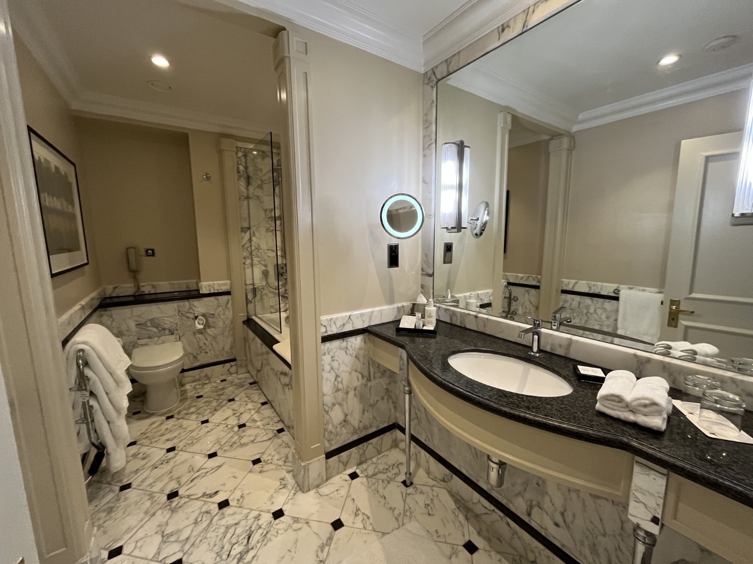 jw marriott grosvenor house london deluxe suite bathroom overview
