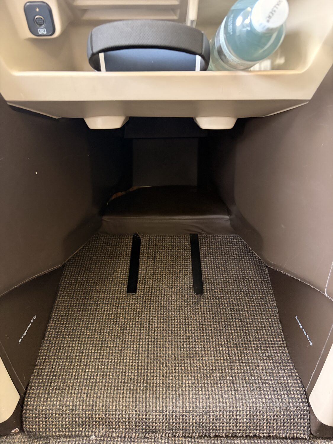 swiss business class a330 footwell