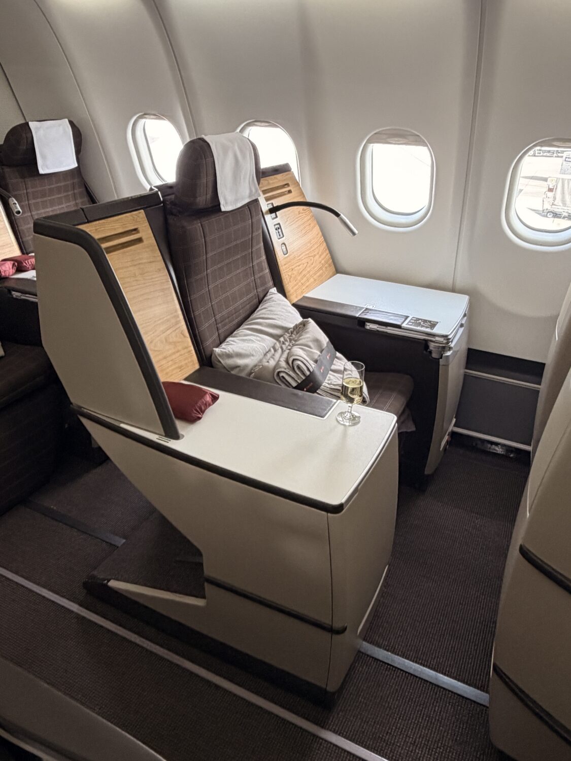 swiss business class a330 throne seat side-view