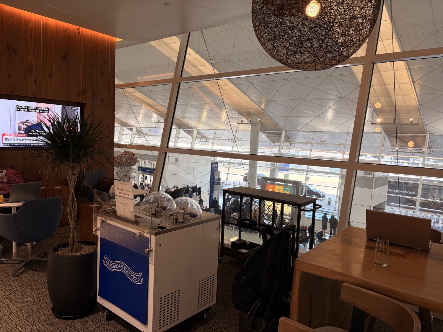american express centurion lounge dallas fort worth airport ice cream machine out of service