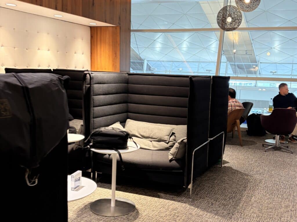 american express centurion lounge dallas fort worth airport pod seating