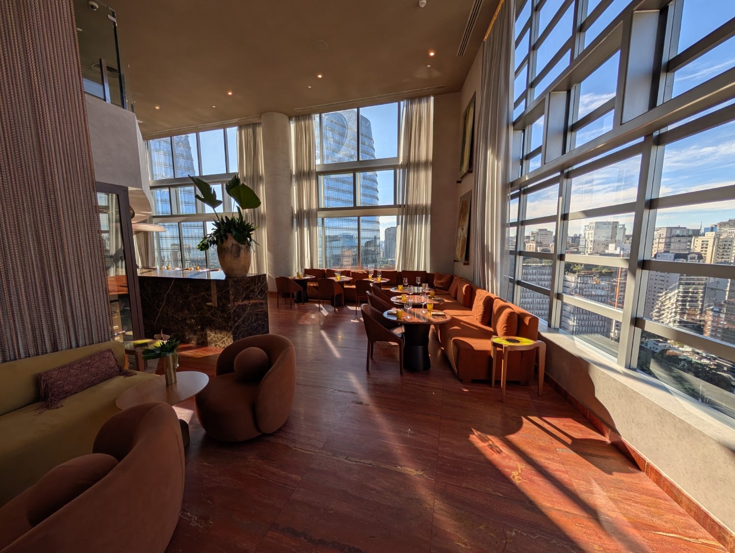 w sao paulo restaurant seating