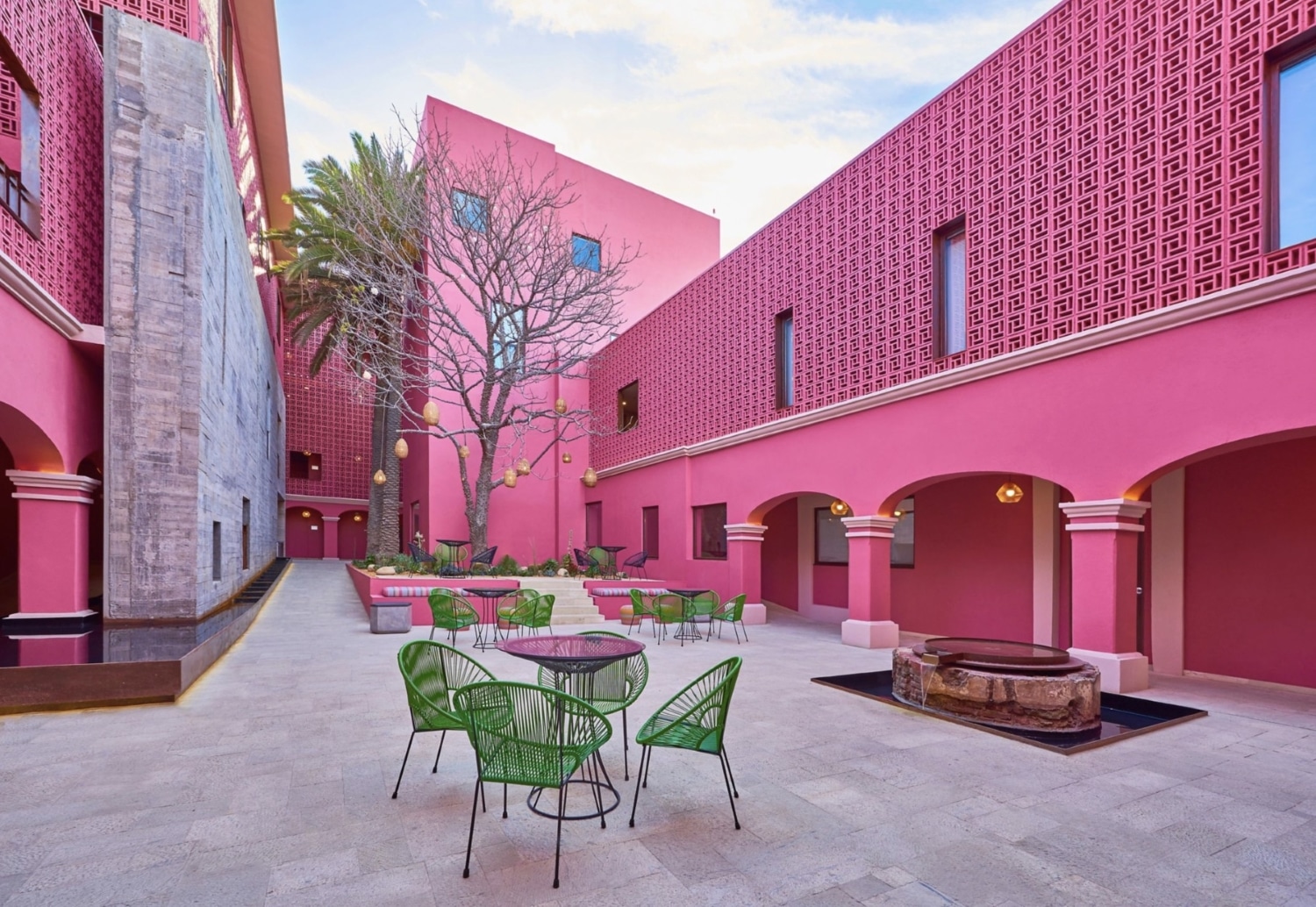 city express oaxaca hotel courtyard seating