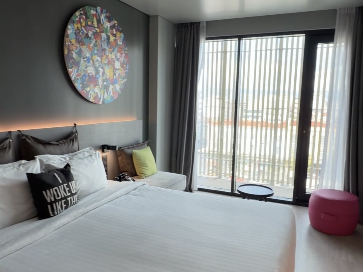 moxy athens guestroom