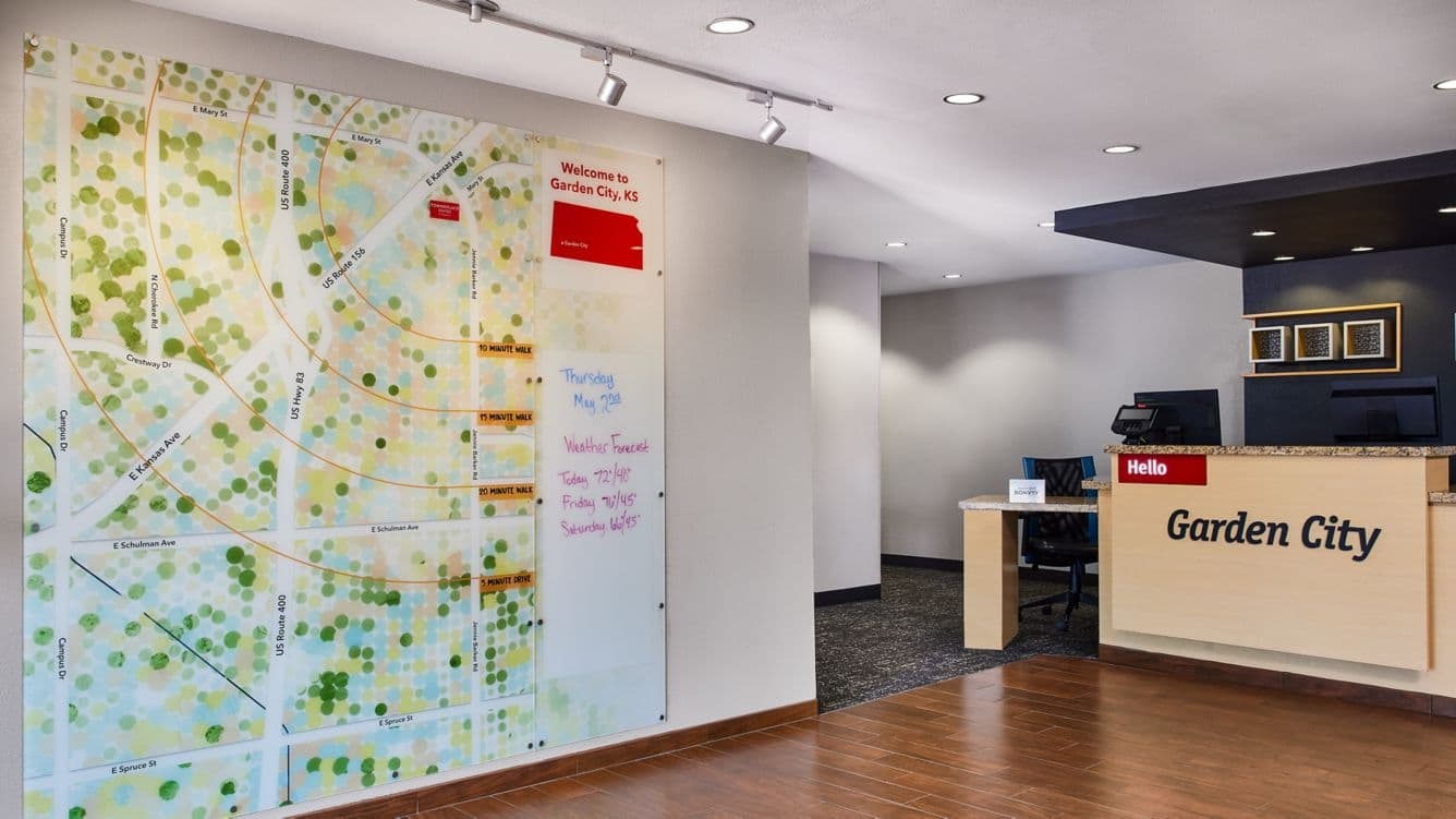 townplace suites lobby with city map
