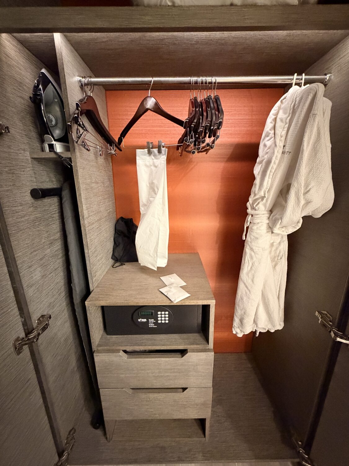 jw marriott orlando bonnet creek resort 2 bedroom suite second bedroom closet