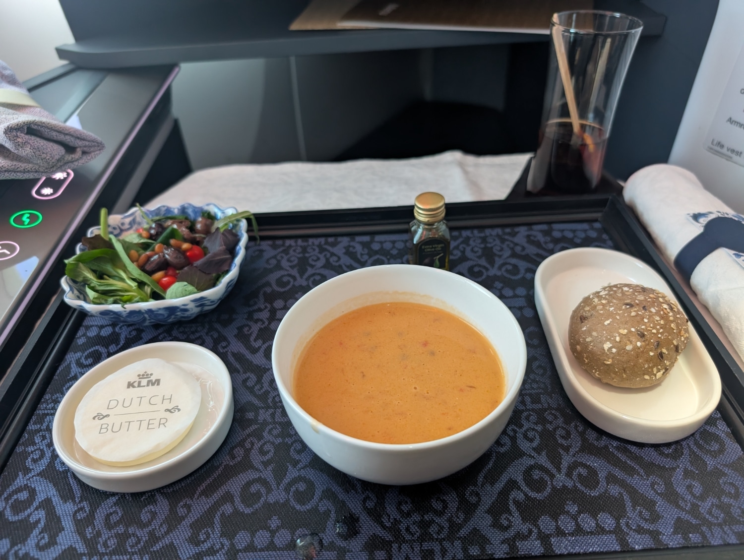 klm business class 787-10 appetizer with bread and salad