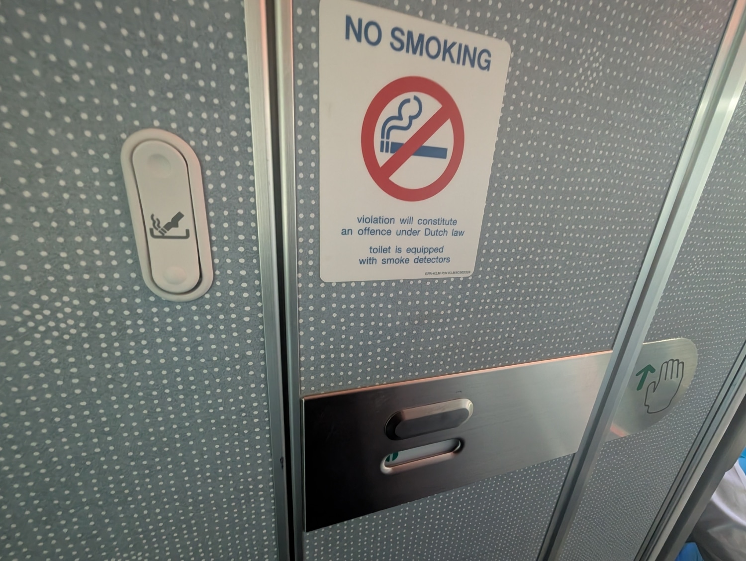 klm business class 787-10 bathroom exterior