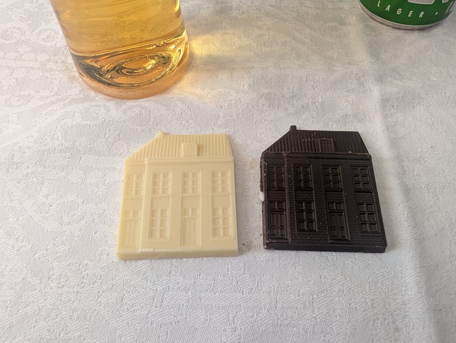klm business class 787-10 dutch chocolate houses