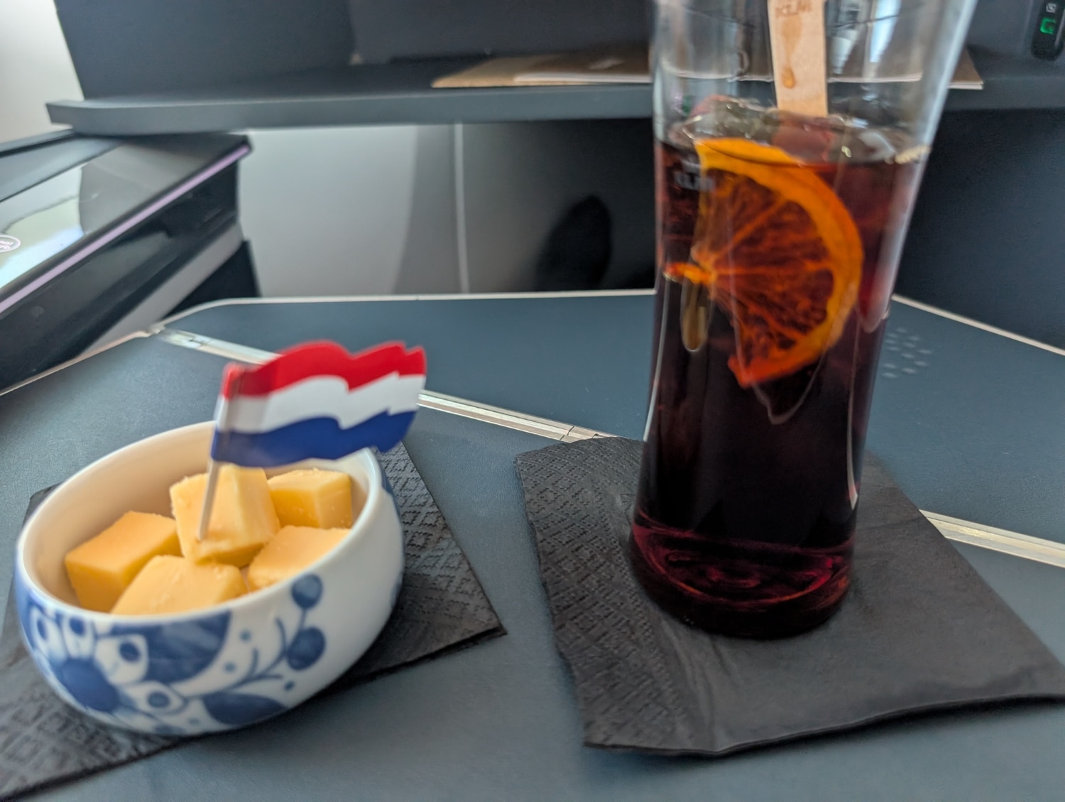 klm business class 787-10 dutch fashioned cocktail with cheese appetizer