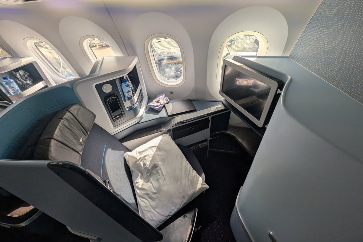 klm business class 787-10 review featured image
