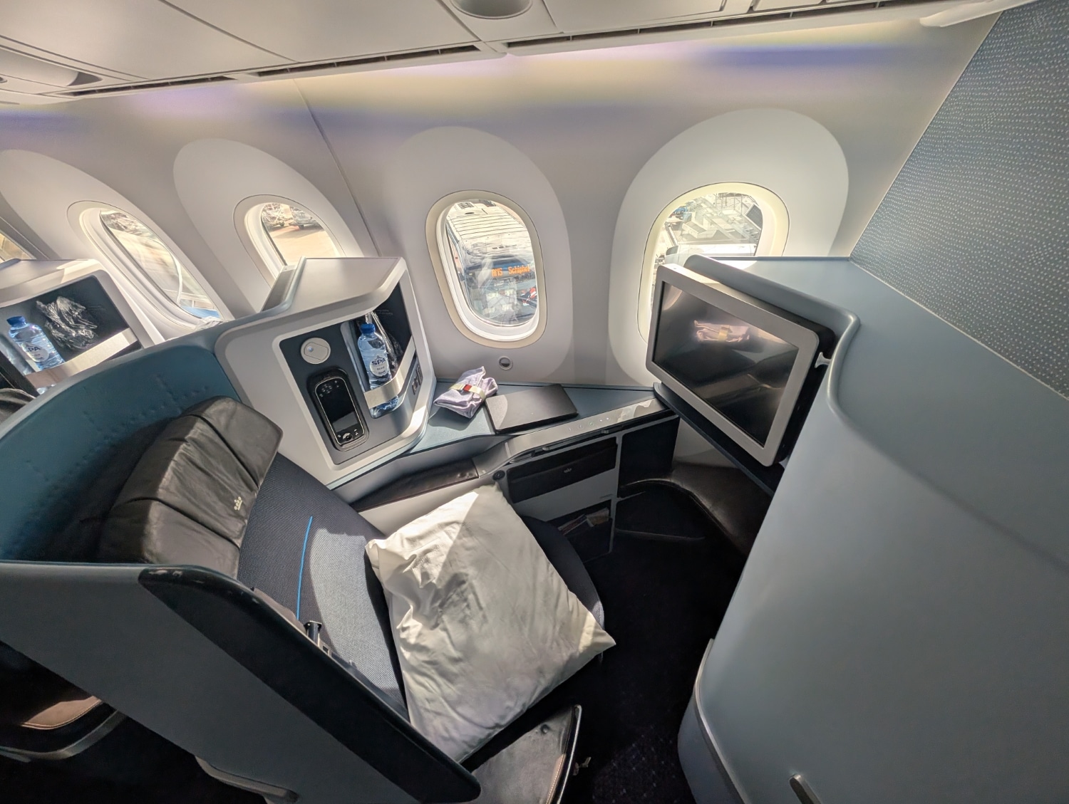 klm business class 787-10 seat overview