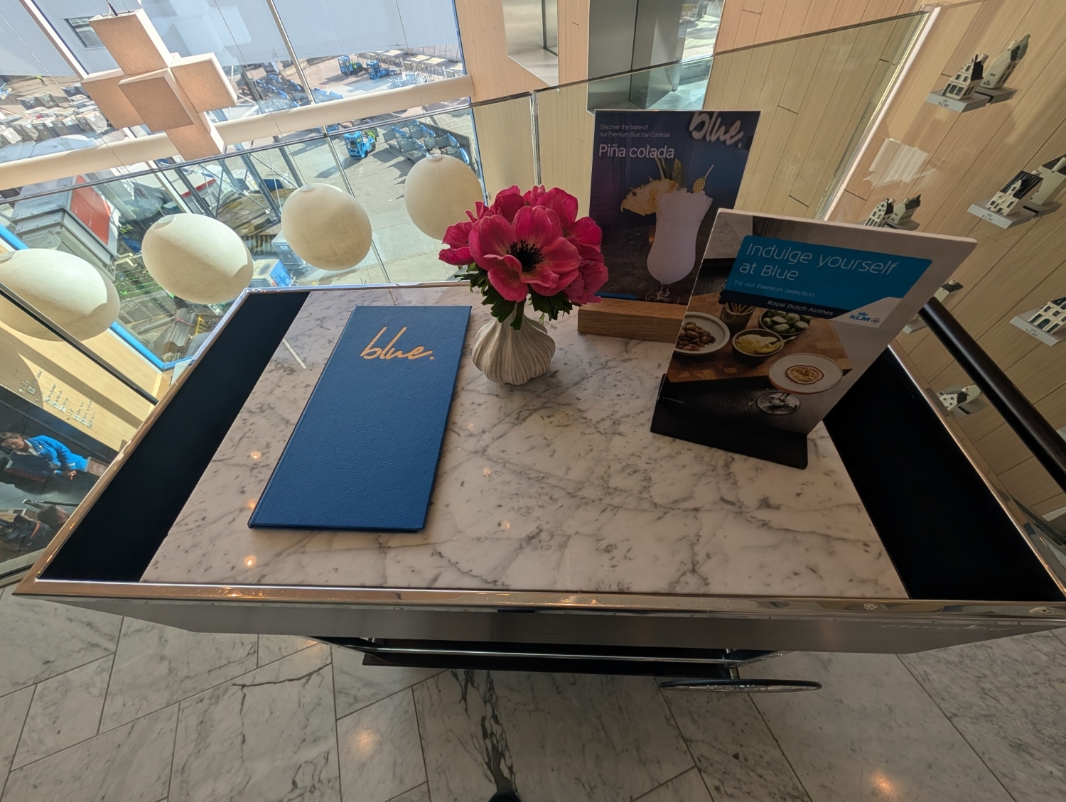 klm crown lounge amsterdam blue restaurant menu