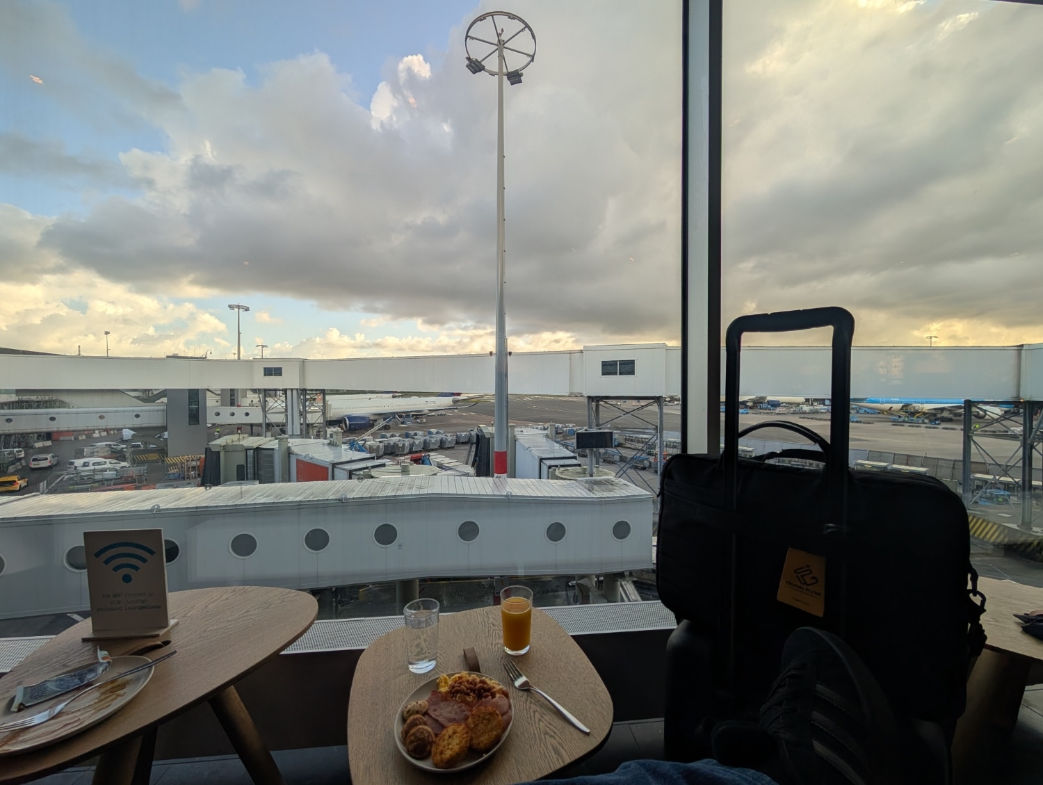 klm crown lounge amsterdam seating with view