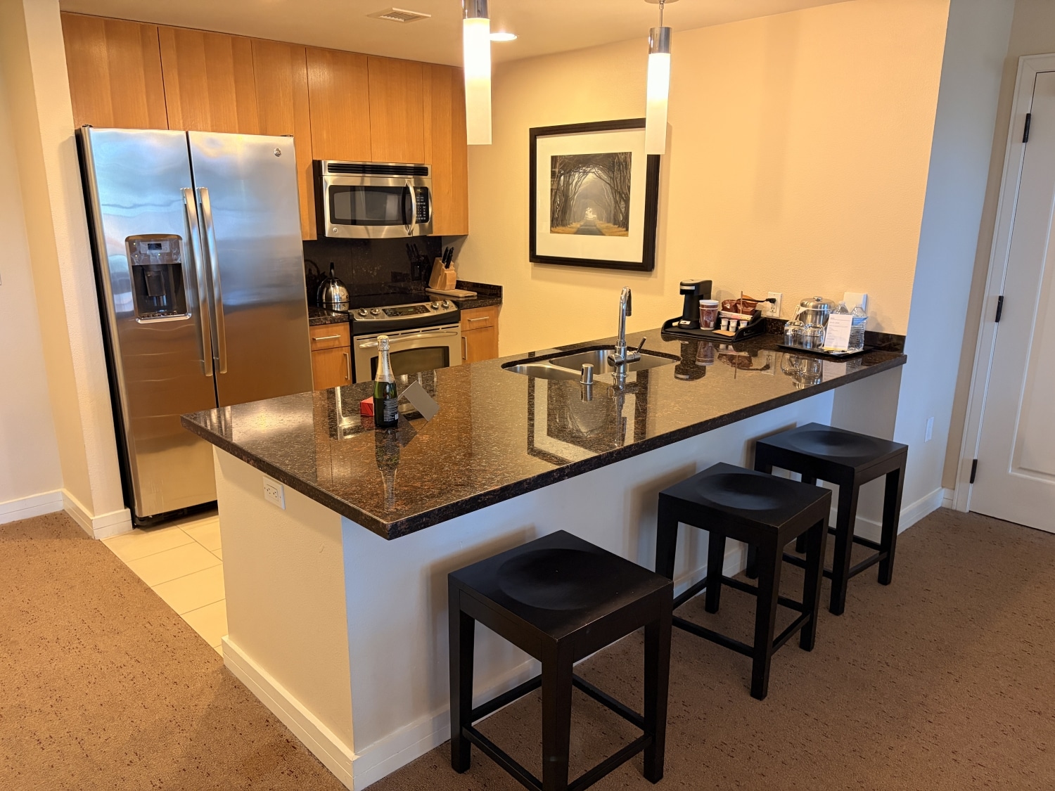 westin verasa napa premium 1 bedroom suite kitchen area with bar