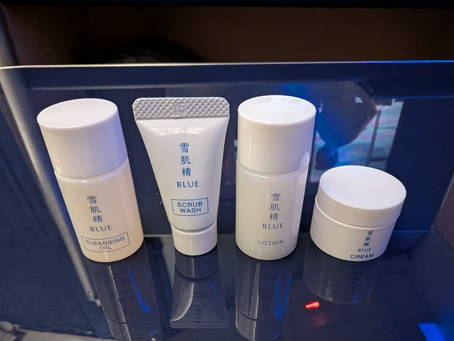 ana first class 777-300er amenity kit skincare contents