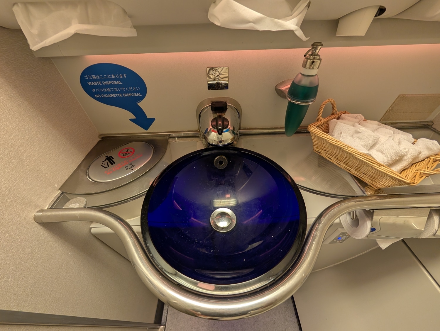 ana first class 777-300er bathroom sink