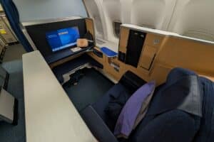 ana first class b77-300er review featured image