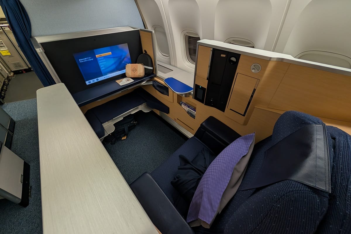 ana first class b77-300er review featured image