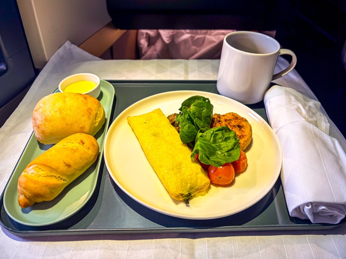 etihad airways business class a380 breakfast plated