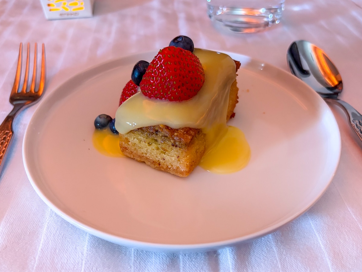 etihad airways business class a380 pistachio cake dessert