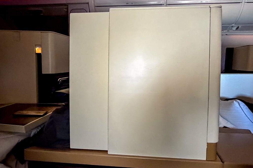 etihad airways business class a380 sliding privacy screen