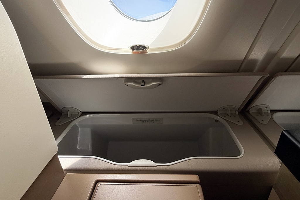 etihad airways business class a380 storage near window