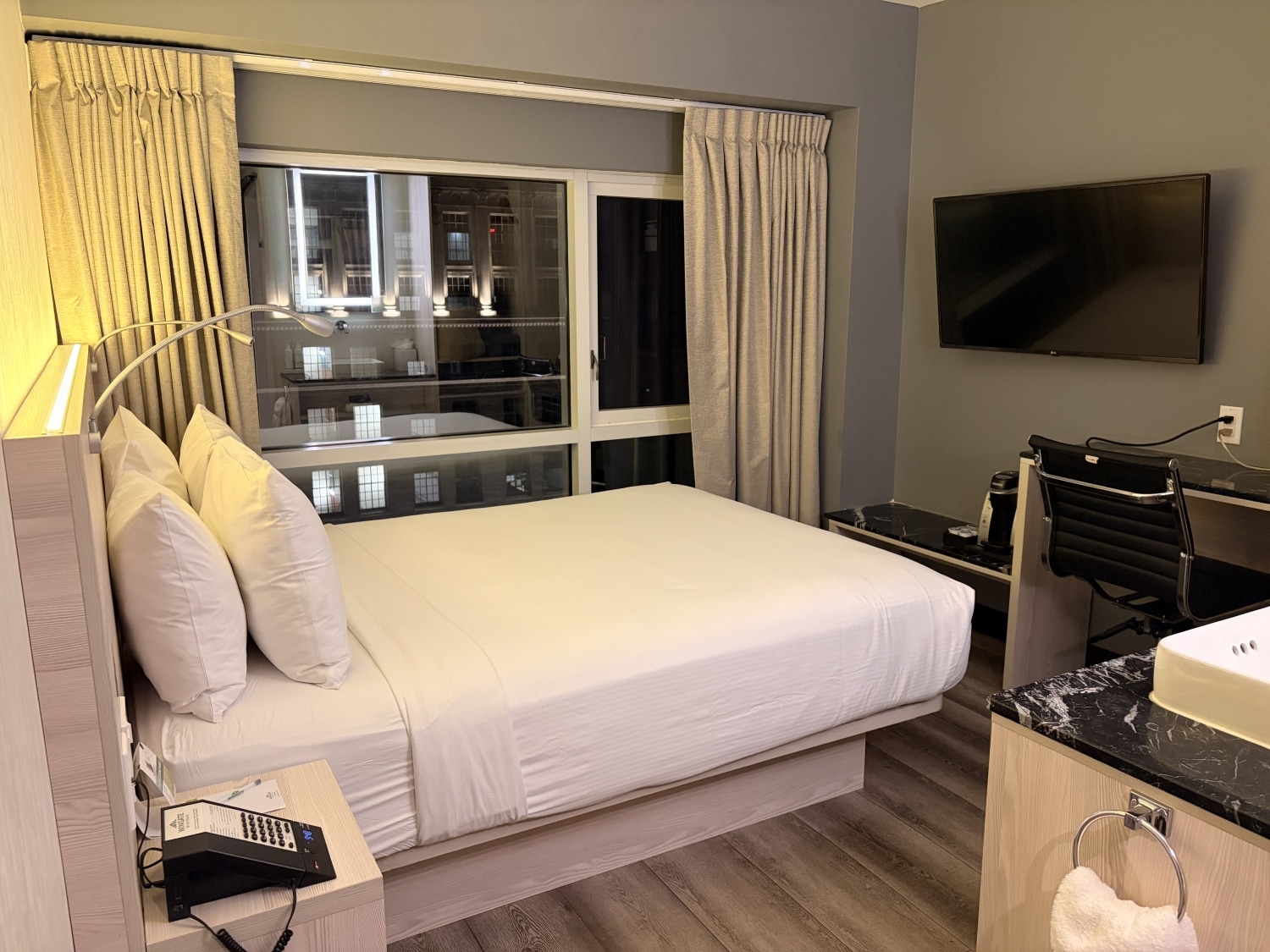 king bedroom wingate by wyndham midtown