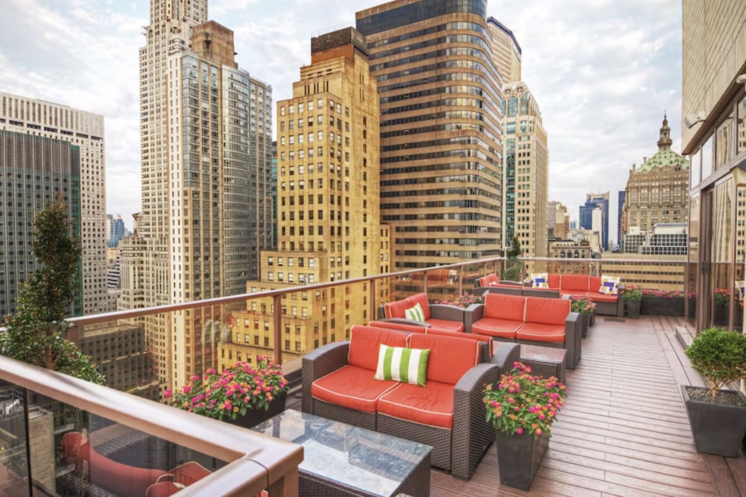 wyndham midtown 45 rooftop patio