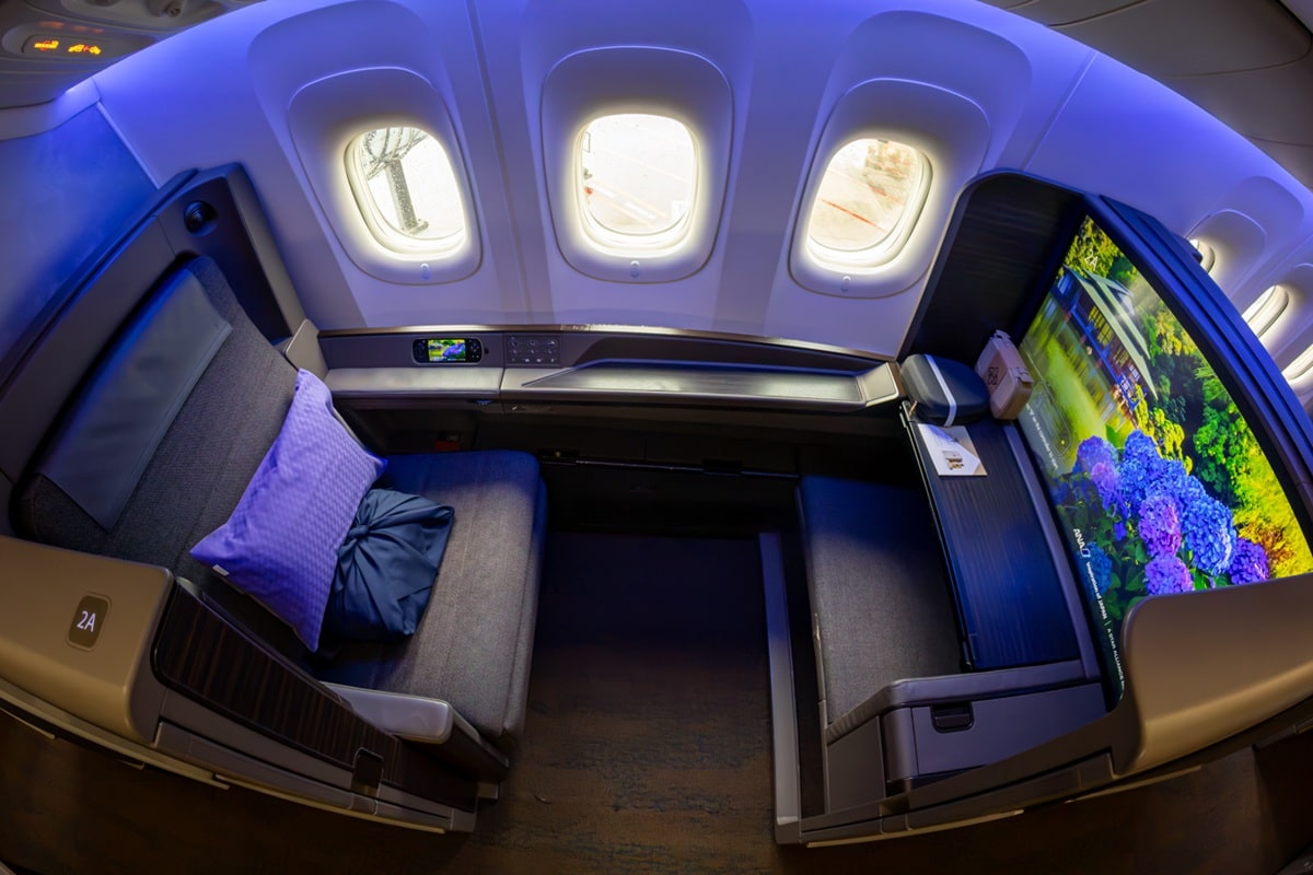 ana the suite first class b777-300er featured image