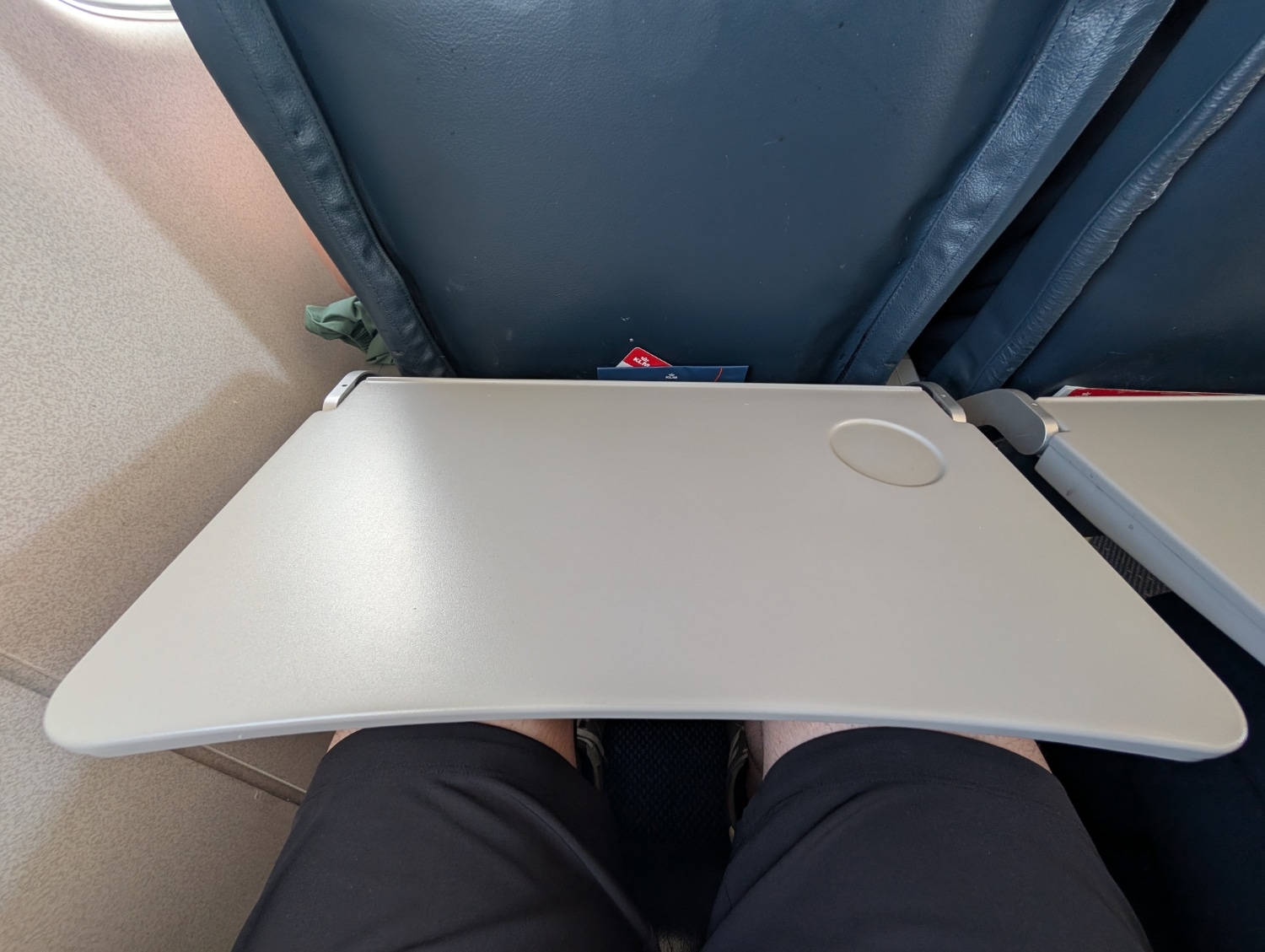 klm cityhopper business class embraer 175 tray table down
