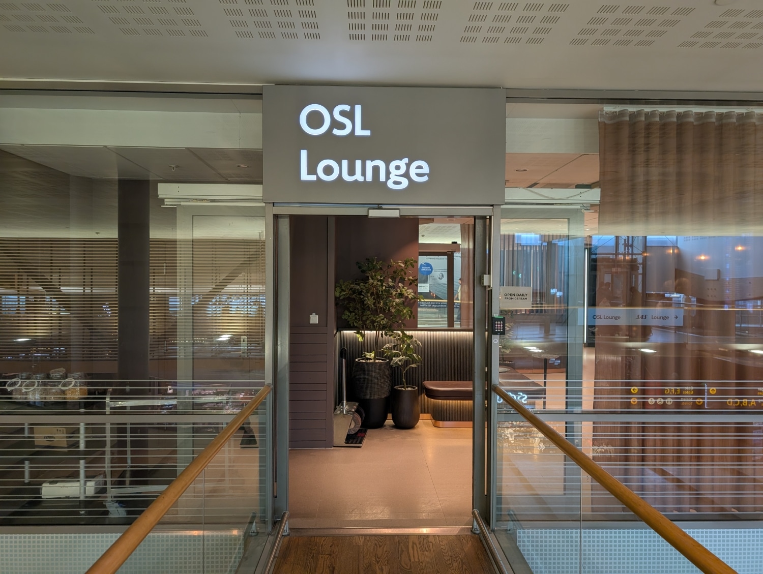 osl lounge exterior at oslo airport