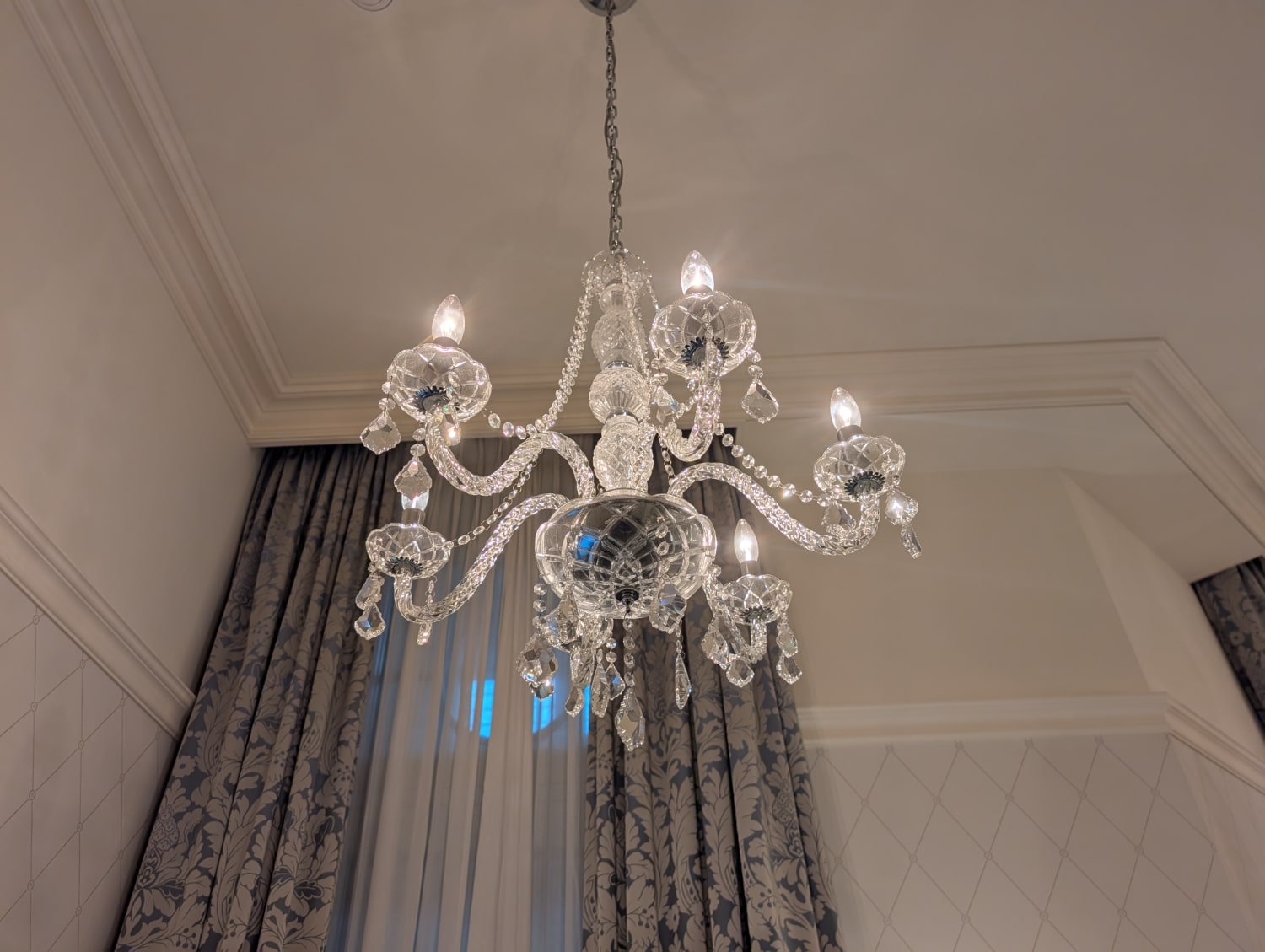 tokyo station hotel dome side king room chandelier