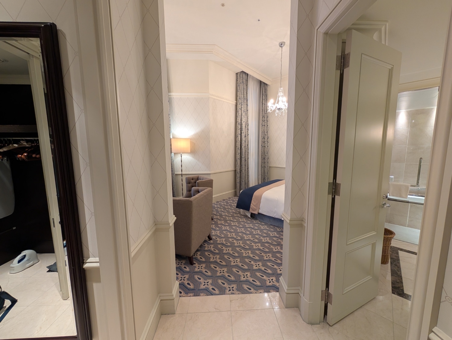 tokyo station hotel dome side king room entrance
